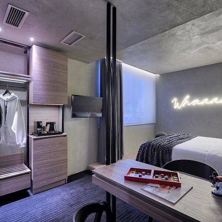 Onoma Hotel Thessaloniki Exterior foto A room at the hotel