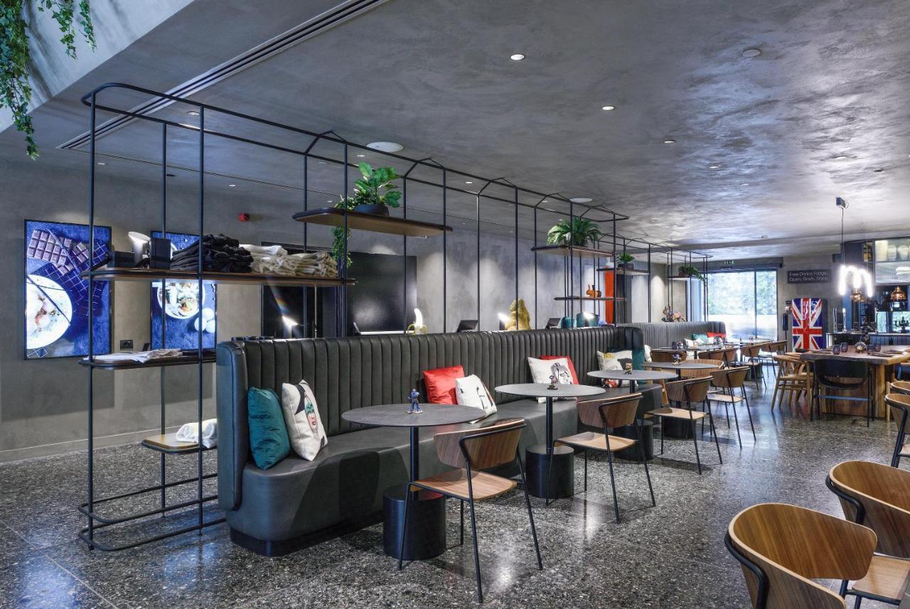 Onoma Hotel Thessaloniki Exterior foto The lounge at London Heathrow Airport