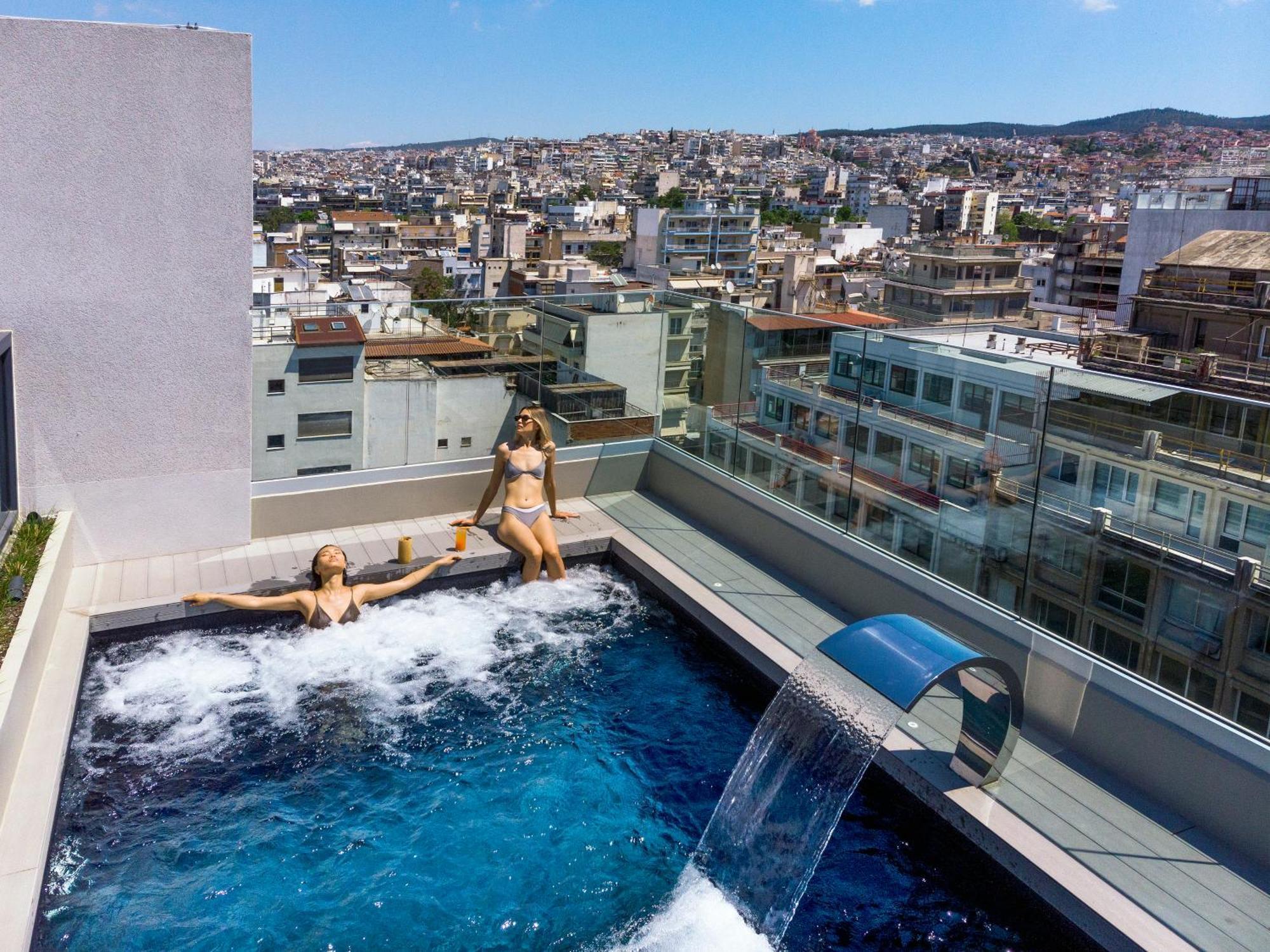 Onoma Hotel Thessaloniki Exterior foto Rooftop pool at the Hilton Athens